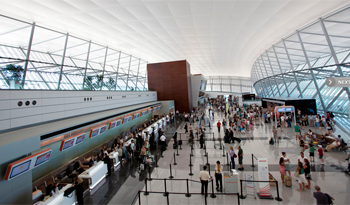 Vista interior del Aeropuerto Internacional de Carrasco, Gral. Cesáreo L. Berisso Vista interior del Aeropuerto Internacional de Carrasco, Gral. Cesáreo L. Berisso