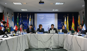 Representantes de los países de la UNASUR reunidos en Montevideo