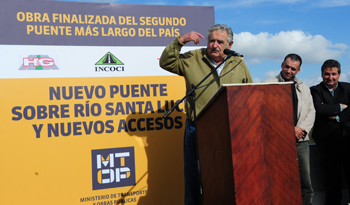 Presidente Mujica inaugura puente sobre ruta 11