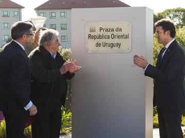 Autoridades inauguran plaza República Oriental del Uruguay en Santiago de Compostela. Foto. Xunta de Galicia