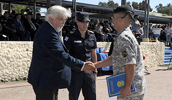 El ministro Eduardo Bonomi en ceremonia de incorporación de agentes policiales