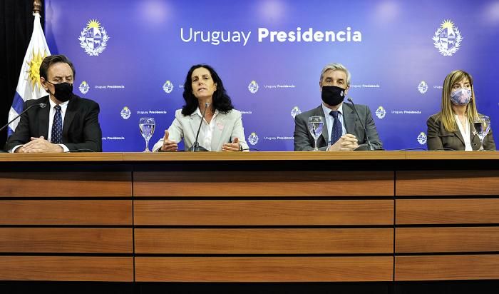 Autoridades en la conferencia de prensa