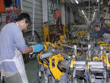 Empleado en fábrica trabajando