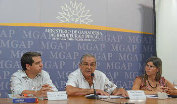 Autoridades de Ganadería en conferencia de prensa