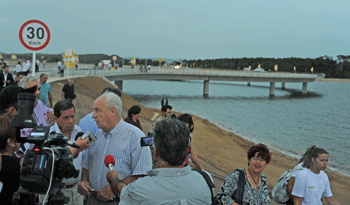 Inauguración del puente de la laguna Garzón