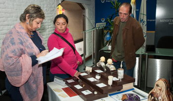 Ministra Liliam Kechichian en puesto de Feria Inversa Ministra Liliam Kechichian en puesto de Feria Inversa