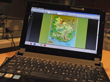 Computadora laptop en la que se visualiza mapa de hidrografía de Uruguay