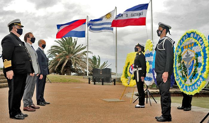 Luis Lacalle Pou, Javier García y Jorge Wilson en acto de la Armada Nacional