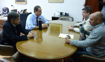 Subsecretario de Economía y Finanzas, Pablo Ferreri, con delegación del PIT CNT Subsecretario de Economía y Finanzas, Pablo Ferreri, con delegación del PIT CNT