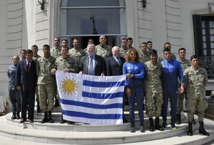 José Bayardi entrega pabellón a delegación de deportistas militares