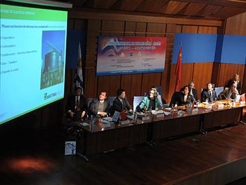 Delegación china y autoridades