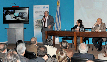 Autoridades en presentación de nodo de imageneológico