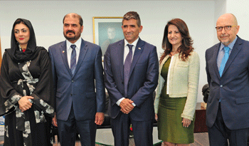 Presidente en ejercicio Raúl Sendic con vicepresidente de la empresa Dubai Port World