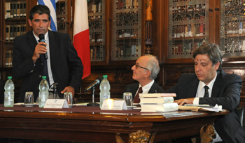 Raúl Sendic, Luigi Ferrajoli y Javier Miranda en el Parlamento nacional