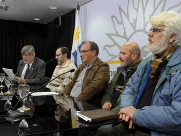 Baráibar y representantes de los trabajadores