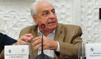 Titular de Transporte y Obras Públicas, Víctor Rossi, en Consejo de Ministros