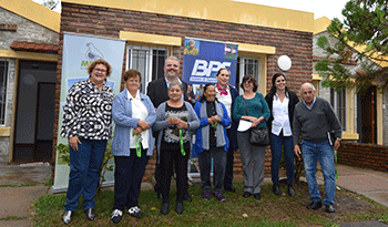 Rosario Oiz y beneficiarios de viviendas de BPS en Pueblo Belén, Salto