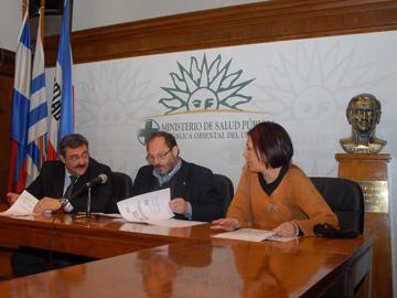 Autoridades de Salud Pública en la conferencia de prensa