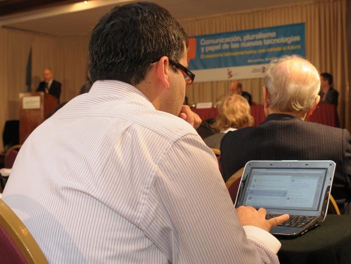 Participante del Seminario Comunicación y Pluralismo