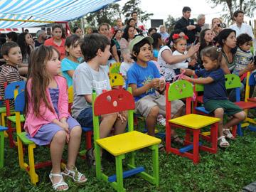 Niños y niñas que asisten al centro CAIF
