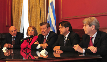 Canciller Rodolfo Nin con representantes de los Partidos Políticos