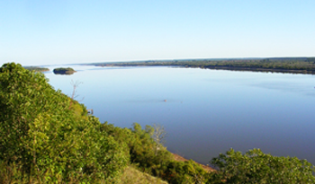 Crecida del río Uruguay sumerge las playas de Salto y Paysnadú