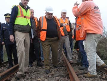 Presidente recorriendo la vía