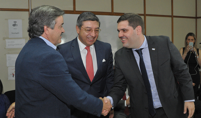 Ministro Carlos Uriarte con delegados de organizaciones internacionales