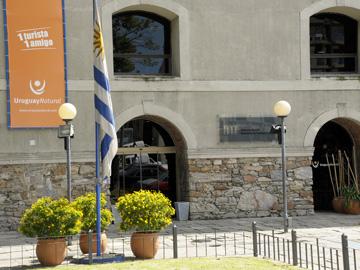 Fachada del Ministerio de Turismo