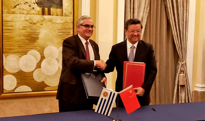 Enzo Benech intercambia protocolos con ministro chino de Aduanas, Ni Yuefeng