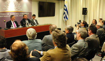 Ministro Mario Bergara analiza el futuro económico