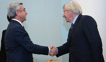 Presidente de Armenia, Serzh Sargsián saluda a vicepresidente de Uruguay, Danilo Astori