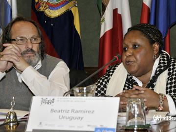 Ministro Daniel Olesker y Beatriz Ramírez de INMUJERES. (Foto de archivo).