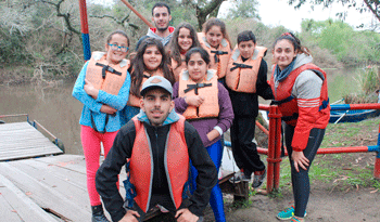 Grupo de escolares de Dolores participantes del campamento educativo Grupo de escolares de Dolores participantes del campamento educativo