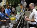 Juan Andrés Roballo participó de la campaña Verano Querido que promovió el consumo de agua en Desfile de Llamadas