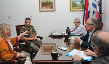 Reunión encabezada por el subsecretario de Defensa Nacional, Jorge Menéndez, en Durazno.