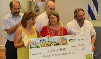Autoridades entregan premio al Liceo Rodó de Soriano