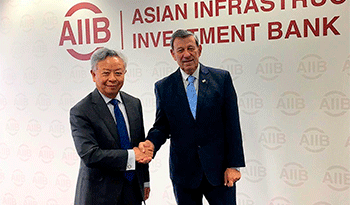 Titular de AIIB, Jin Liqun, y ministro Rodolfo Nin Novoa