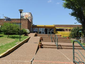 Fachada del Portal Amarillo de Montevideo