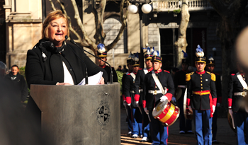 Ministra de Turismo y Deporte, Lilian Kechichian,en la Plaza Constitución