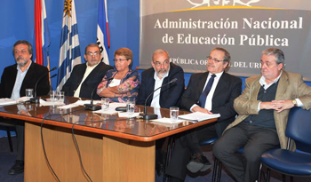 Autoridades en presentación de resultados de evaluaciones PISA