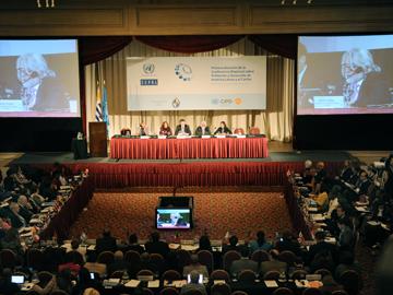 Autoridades en panel sobre “Derechos, necesidades y demandas de los niños, adolescentes y jóvenes”