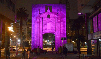 Intervención en Puerta de la Ciuda Vieja para cocientizar acerca de la prevención del cáncer de mama