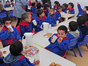 Merienda compartida en la inauguración del CAIF “Nuestros locos bajitos”, en Canelones