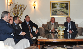 Equipo económico en reunión con directiva de ARU