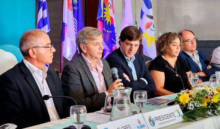 Bauzá en Congreso de Intendentes