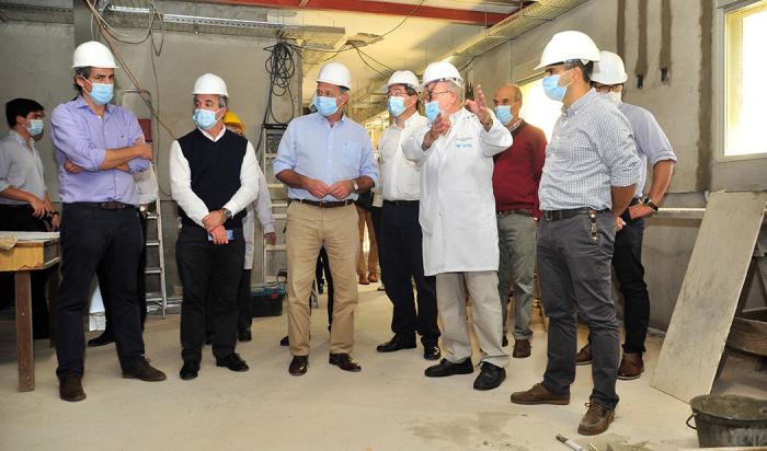 Secretario de Presidencia Álvaro Delgado y presidente de ASSE, Leonardo Cipriani, recorren obras del hospital de Melo