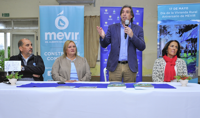 Presidente de Mevir, Juan Pablo Delgado, durante la oratoria 