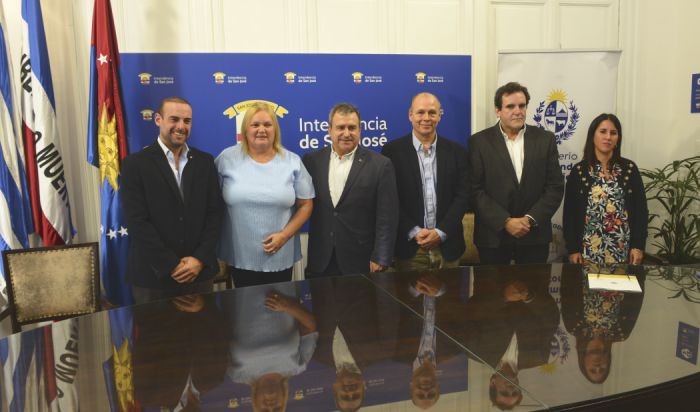 Lozano, Bentaberri y otras autoridades