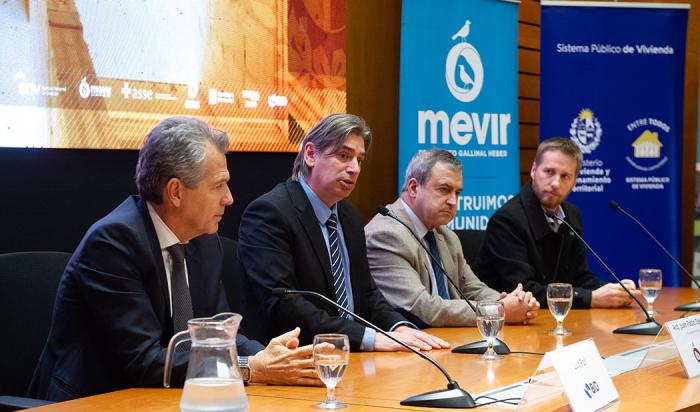 Mevir anuncia ganador concurso viviendas en Madera